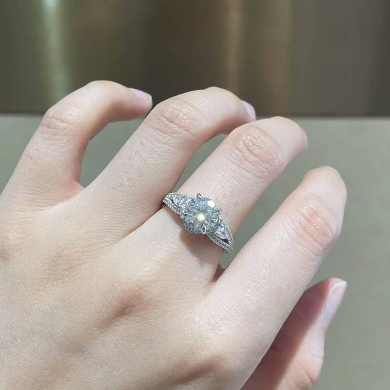 Affordable Luxury三石款Women's RingS925银镀白金定制选款主石Moissanite1.5ct/副石高碳钻